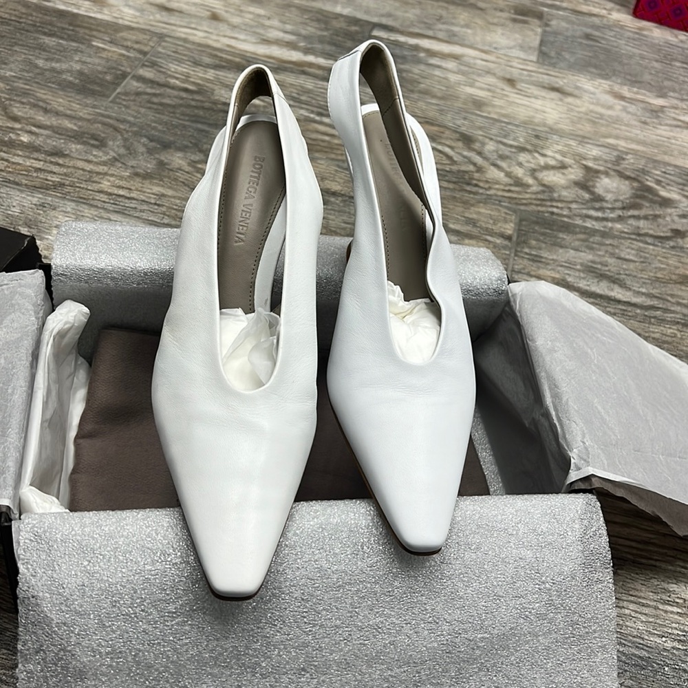 Brand new Bottega Veneta  white heels! I’m a size 39.5 (us9.5)